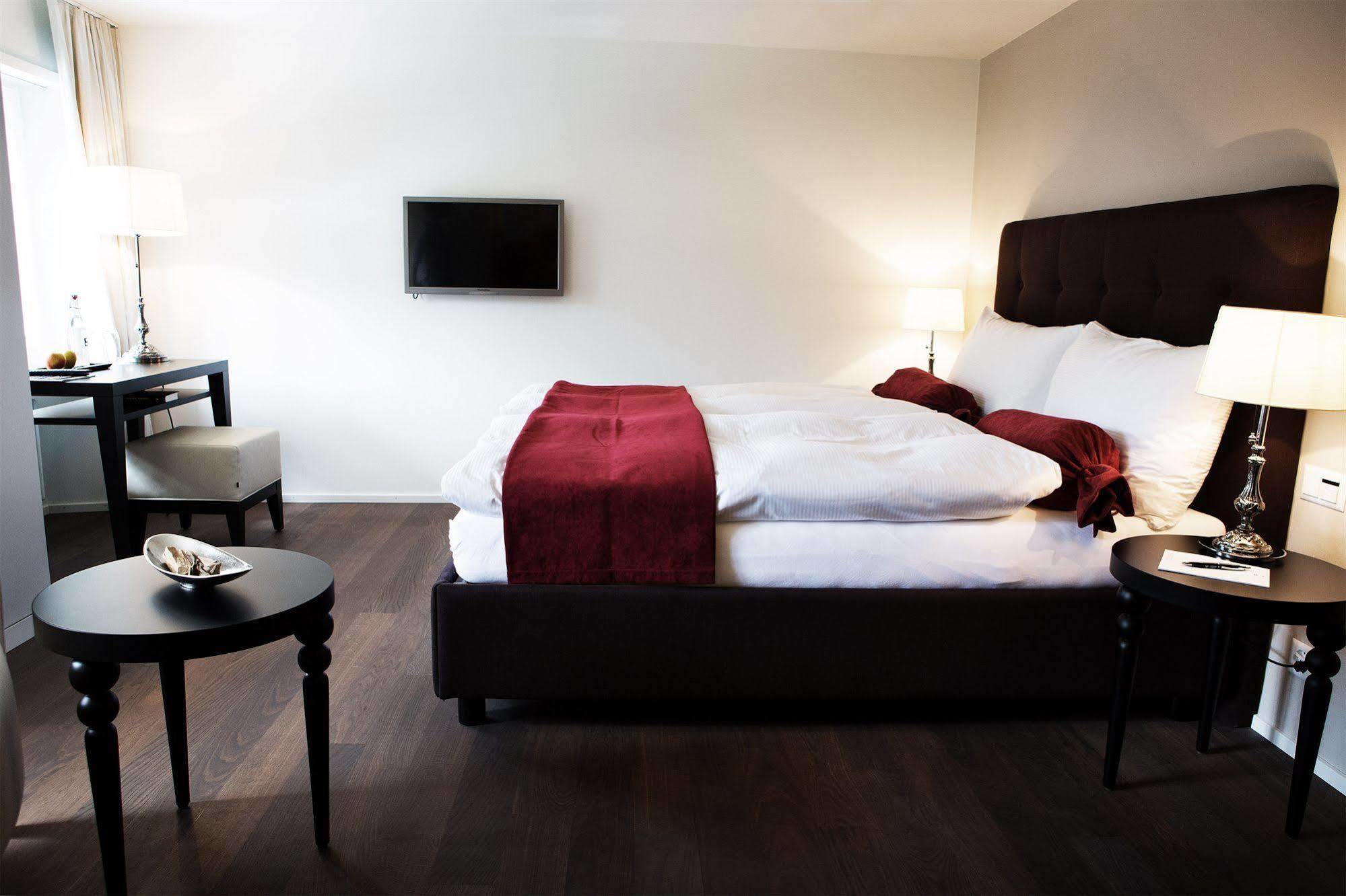 Hotel Schloss Huenigen Konolfingen Luaran gambar