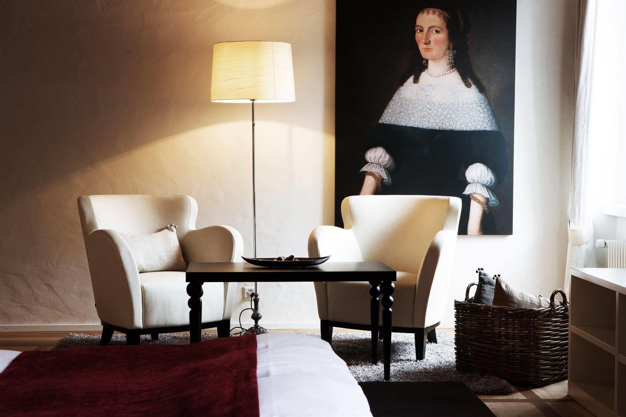 Hotel Schloss Huenigen Konolfingen Luaran gambar